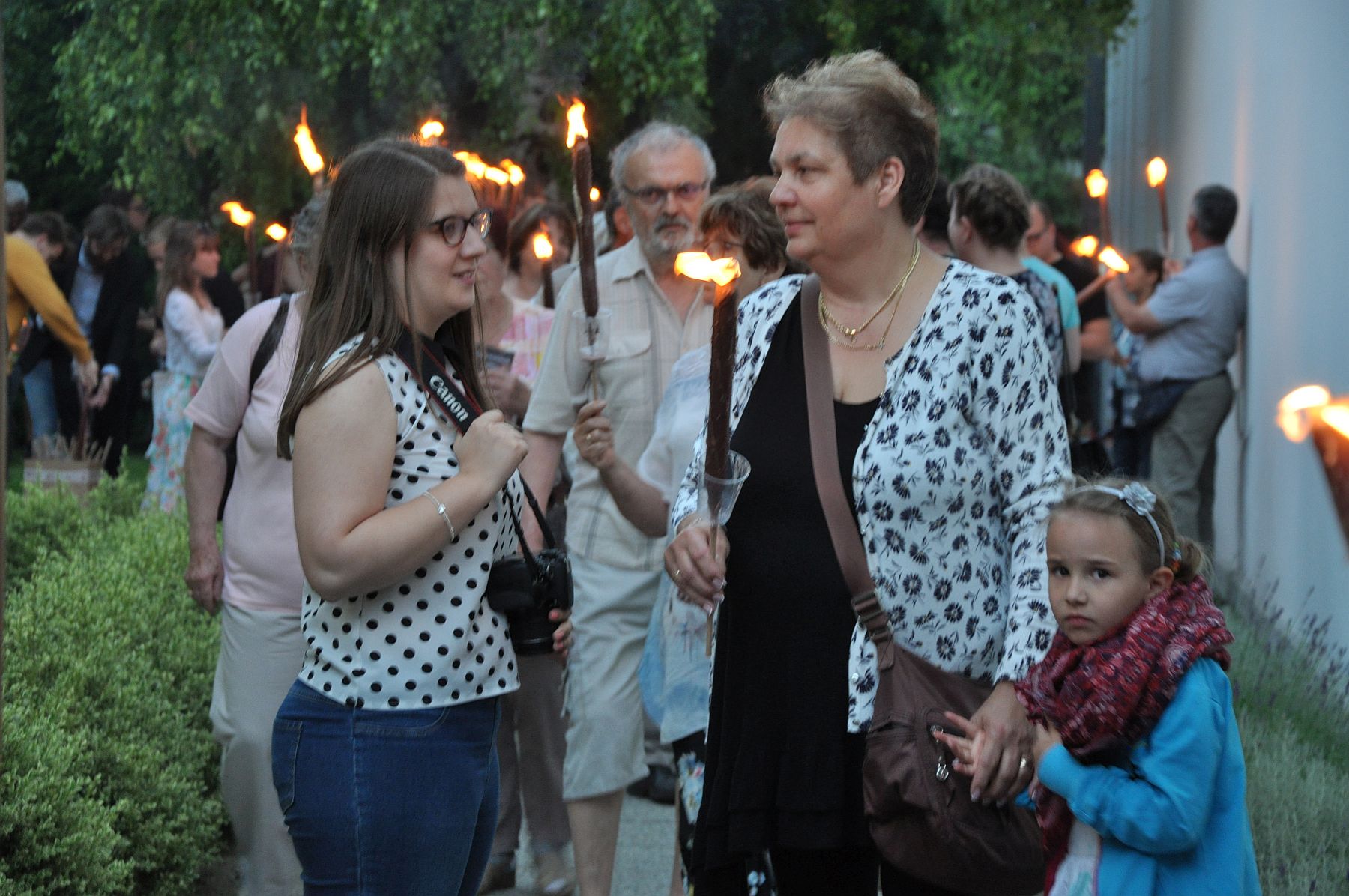 Ökumenikus pünkösdváró fáklyás felvonulás Fehérvár Belvárosában